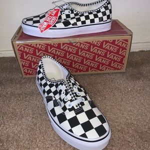 Authentic vans (mix checkers) size : w7 m5.5